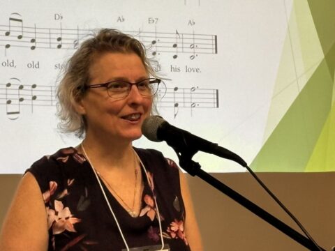 Laura Funk leads worship at 2025 Bridgefolk conference.